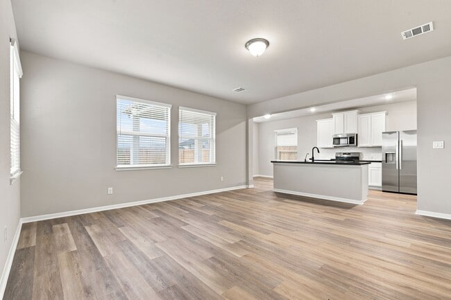 Photo - 18518 Karlynn St