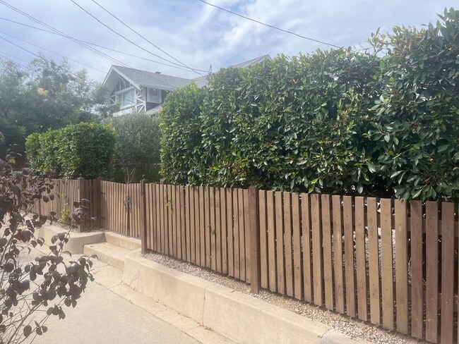 Privacy Hedge