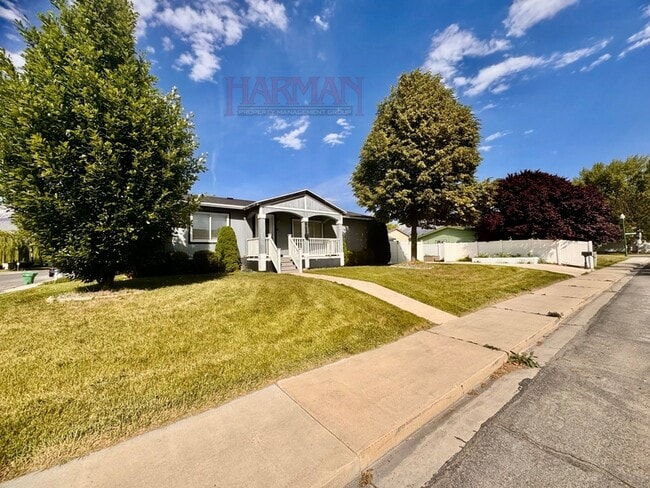 Photo - 863 Artesia Rd