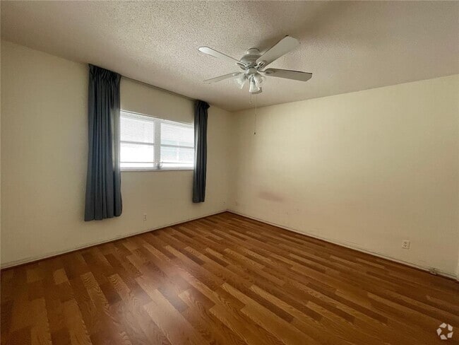 Building Photo - 1300 N 17th Ave Unit 207 Rental