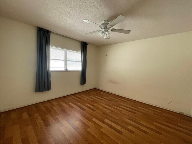 Building Photo - 1300 N 17th Ave Unit 207 Rental