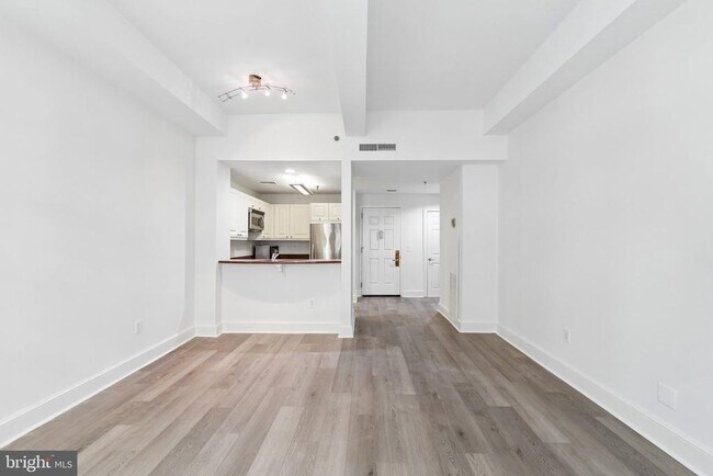 Photo - 1500 Chestnut St Unit 8G
