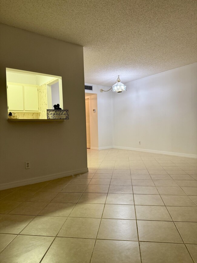 Photo - 2100 Springdale Blvd Unit 306