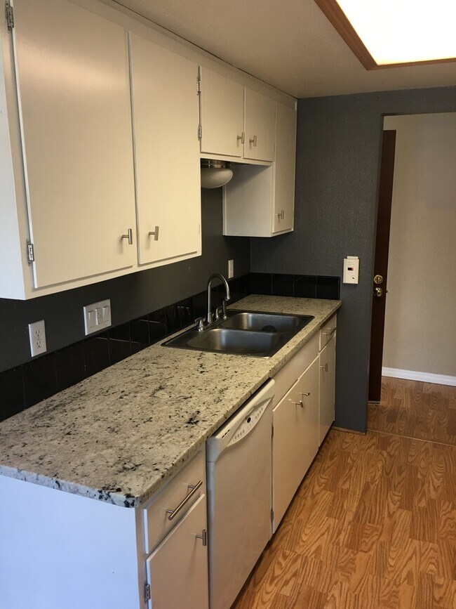 3 Bedroom 1 Bathroom Home Close to Orego... House Rental in Klamath