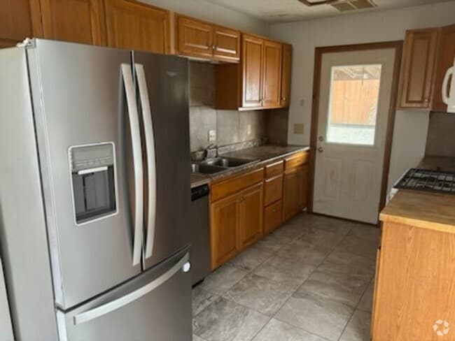 Building Photo - 2404 Wisconsin St SW Rental