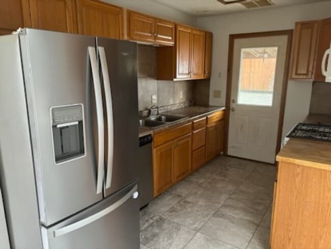 Building Photo - 2404 Wisconsin St SW Rental