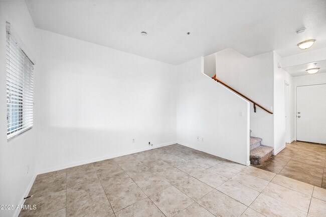 Photo - 4608 W Maryland Ave Unidad 1186