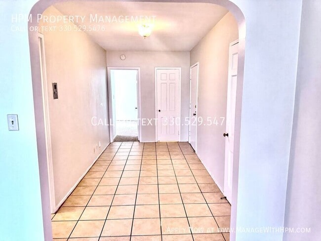 Photo - 3270 Warrensville Center Rd Unit F-306