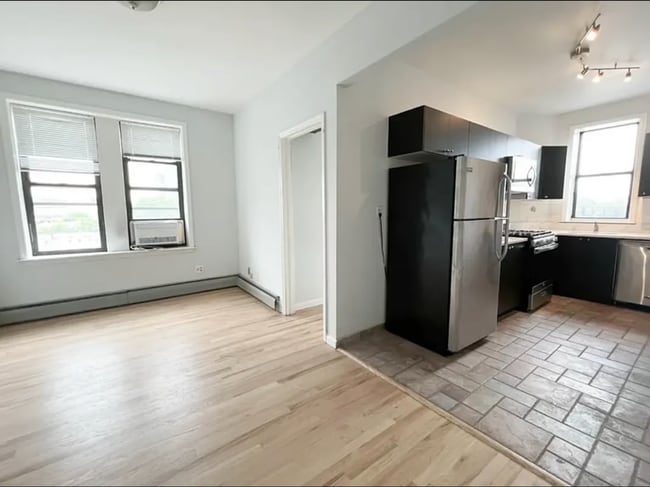 Building Photo - 3707 36th Ave Unit 3 Rental