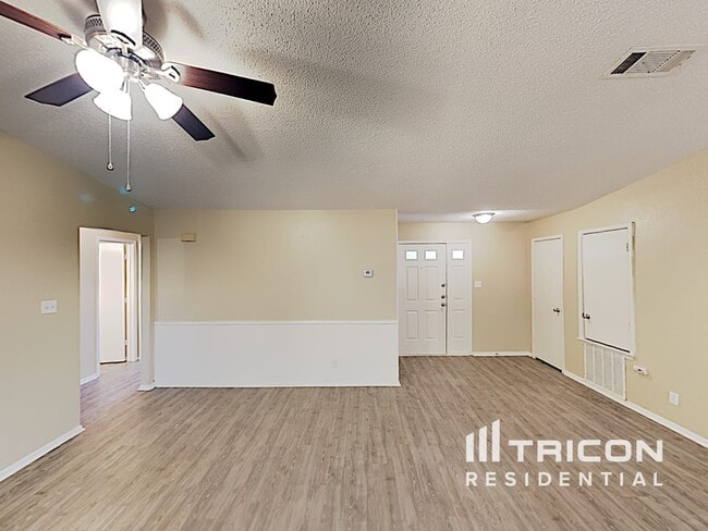 Photo - 820 Oak Grove Ln