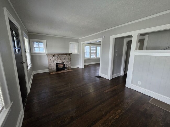 Photo - Spacious 4 Bedroom Home with Classic Charm