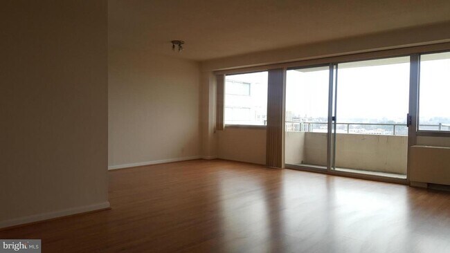 Photo - 4515 Willard Ave Unidad 2008S