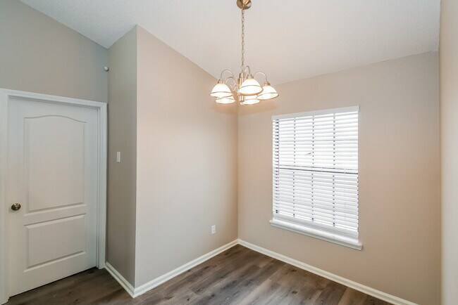 Photo - 596 Artesian Ln