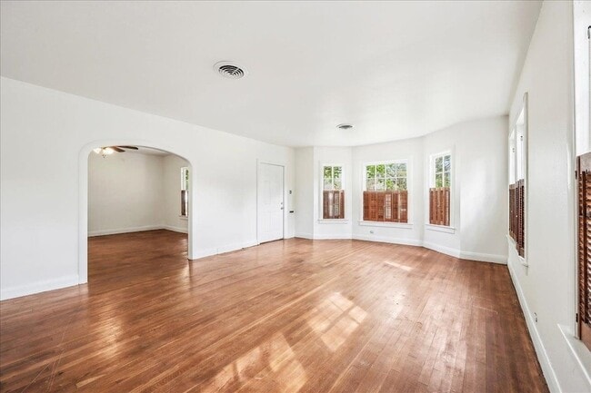 Photo - 2565 Harrison Ave