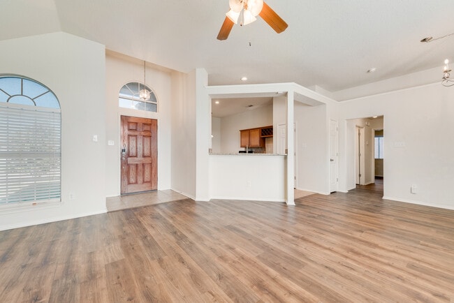 Photo - 3010 Canary Ln