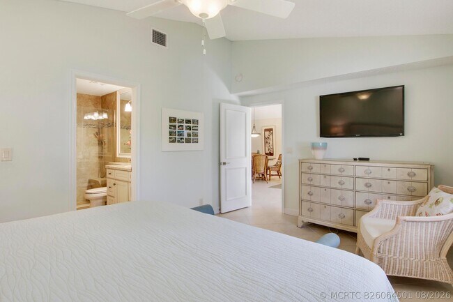 820 Club Dr