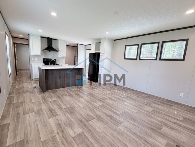 Building Photo - 136 Hillside Cir