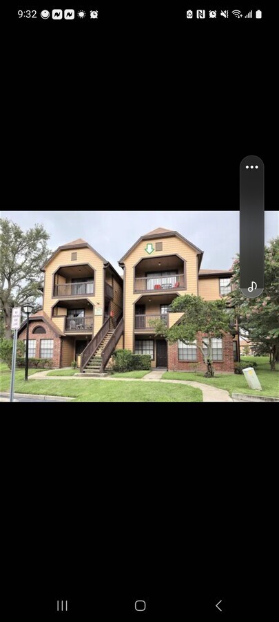 2bd 2bath $2000 month. Move in ready - 366 Waterside Dr Unit Lakewood Condos