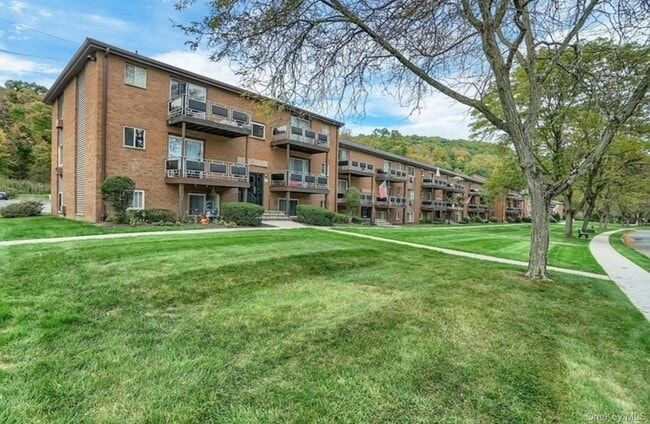 Building Photo - 39 Tanager Rd Unit 3901