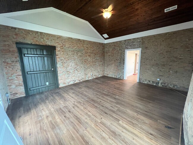 Photo - 301 N Main St Unidad 202