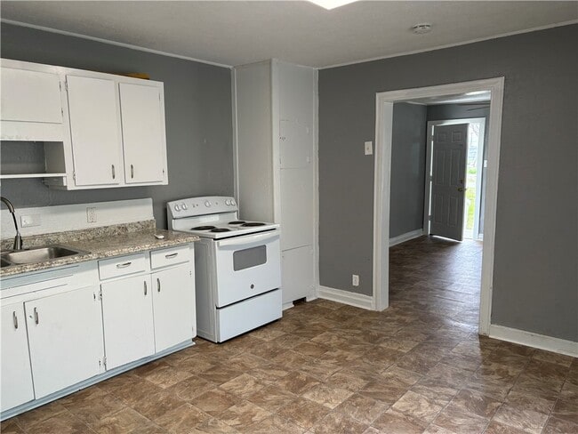 Photo - 701 W Lakeside Dr