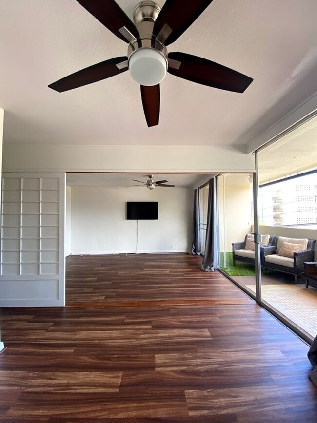Photo - Emerson Court, Punchbowl Makiki 2 bedroom 1 ba 1 parking pet negotiable 20 lbs less