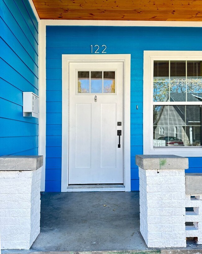 Charming Renovated Craftsman Bungalow (NOL... House House Rental in