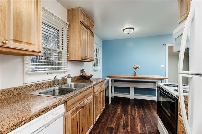 Photo - 1204 Lynn Ave