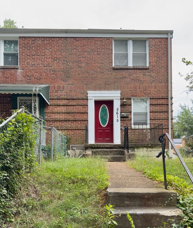 Building Photo - Charming 2 Bedroom/1 Bathroom Townhome in ...