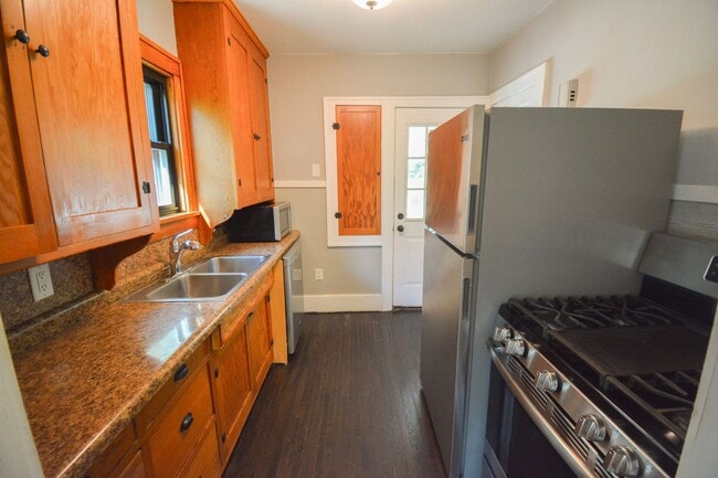 Photo - 2 Bed, 1 Bath Home for Rent – Near Downtown Rochester