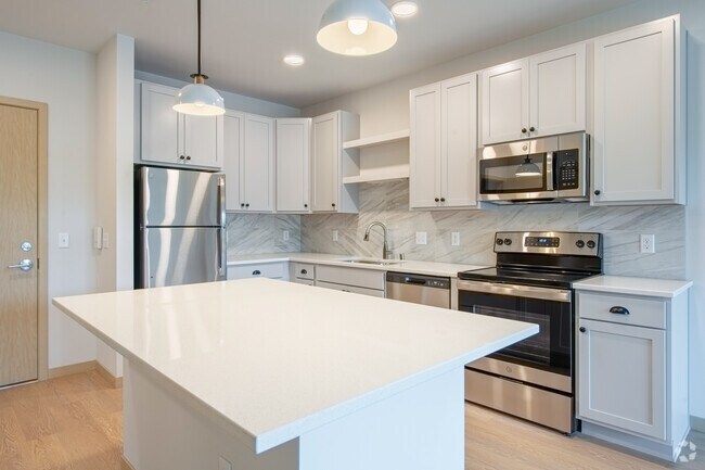 1BR, 1BA - 722SF