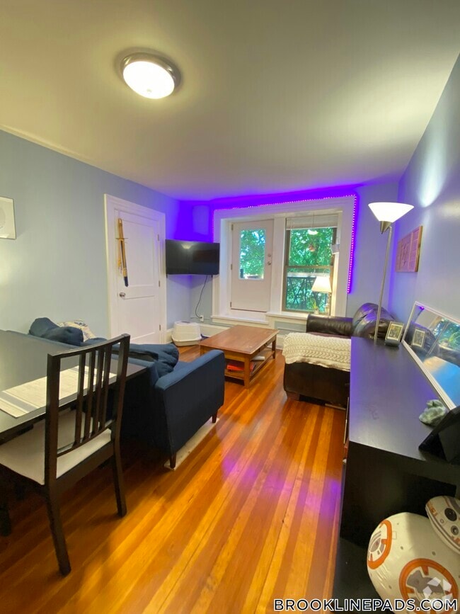 Building Photo - 1463 Beacon St Rental