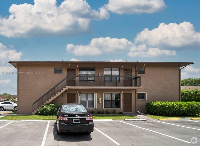 Building Photo - 10041 Winding Lake Rd Unit 104 Rental