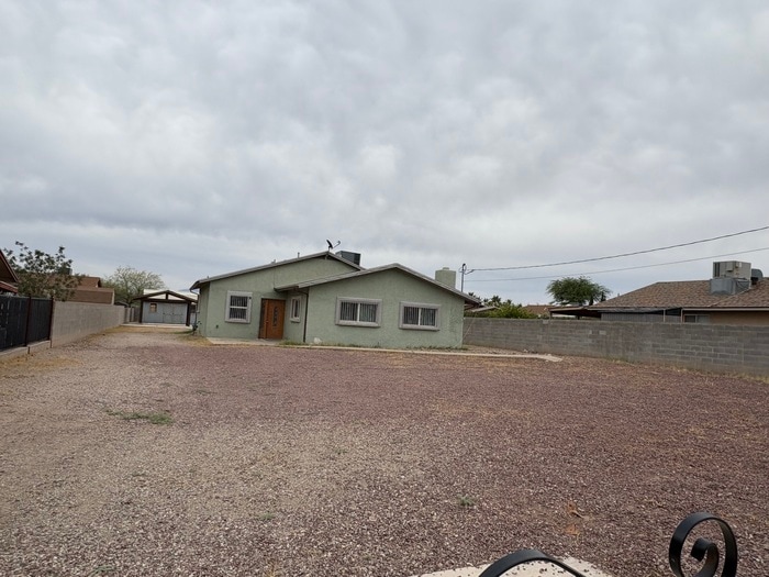 HUGE LOT Fully Enclosed! 3bd/1ba LOTS OF SPACE!!!! - HUGE LOT Fully Enclosed! 3bd/1ba LOTS OF SPACE!!!!