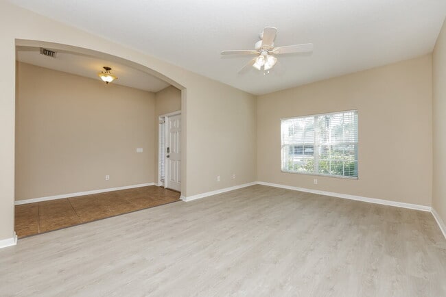 Photo - 9026 41st St E