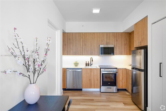 Photo - 650 SW 1st St Unidad 103