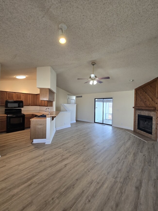 Photo - 5223 S Mosley St