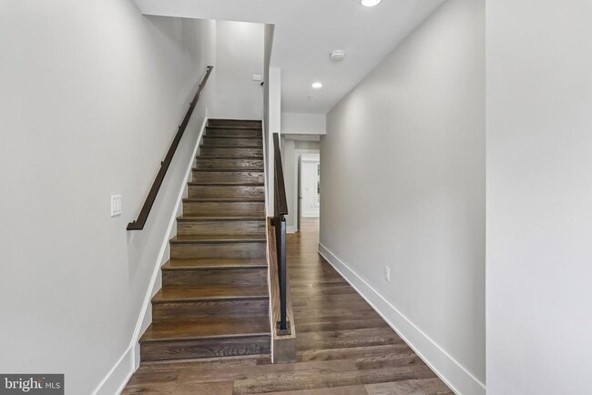 Building Photo - 5342 Merriam St
