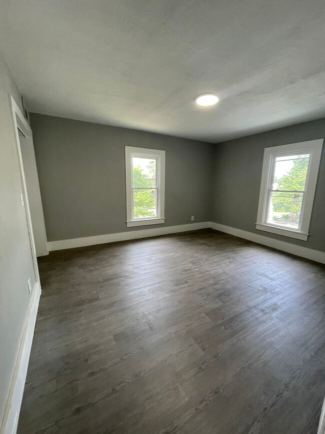 106 S. Illinois-BIRDIES &amp; BOGEYS - 106 S. Illinois-BIRDIES &amp; BOGEYS Apartment Unit 106 1/2 S. Illinois
