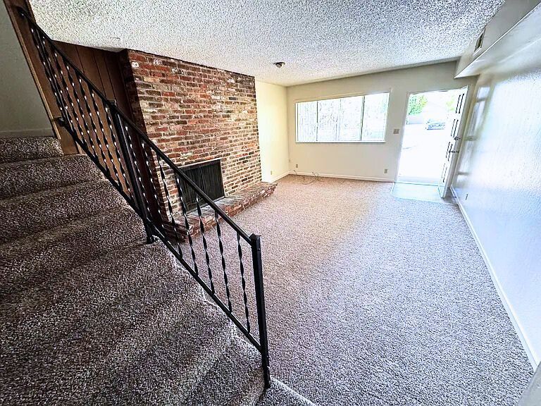 Photo - 510 W Locust St Townhome