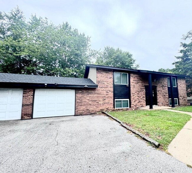 Photo - 109 Britanna Dr