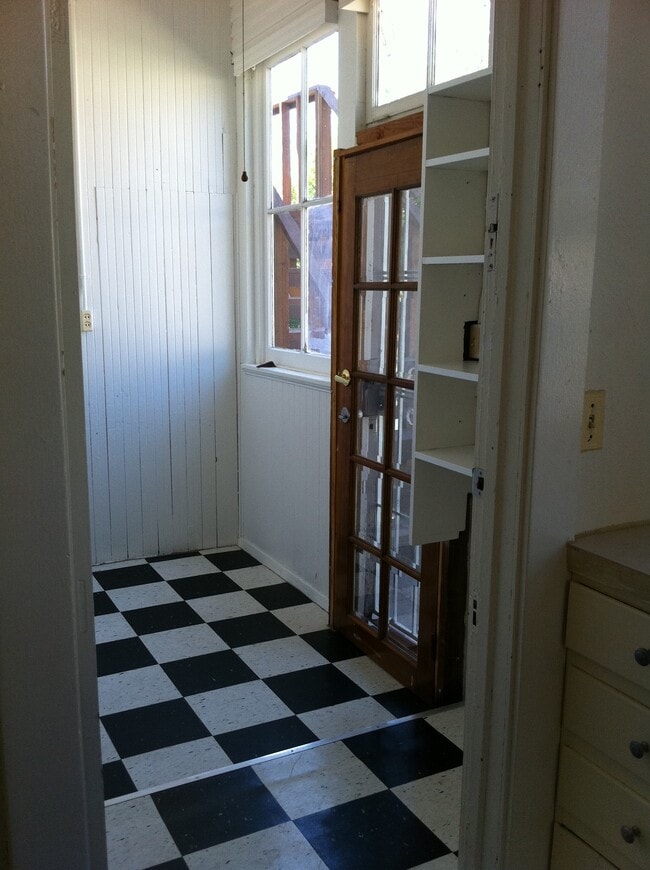 Building Photo - 1215 W 30th St Unit 2 Rental