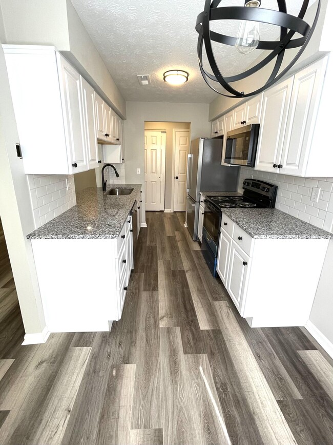 Photo - 606 Queensway Ct