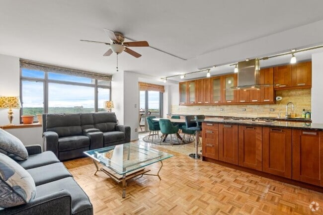 Building Photo - 1 bedroom in FOREST HILLS NY 11375 Unit 11F Rental