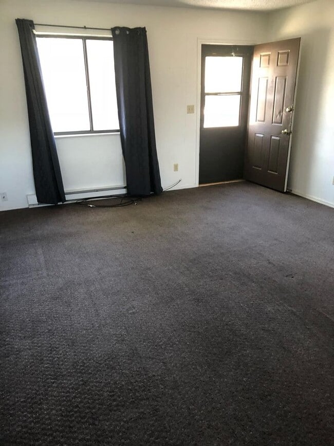 Building Photo - 44 Royal Crest Dr Unit A