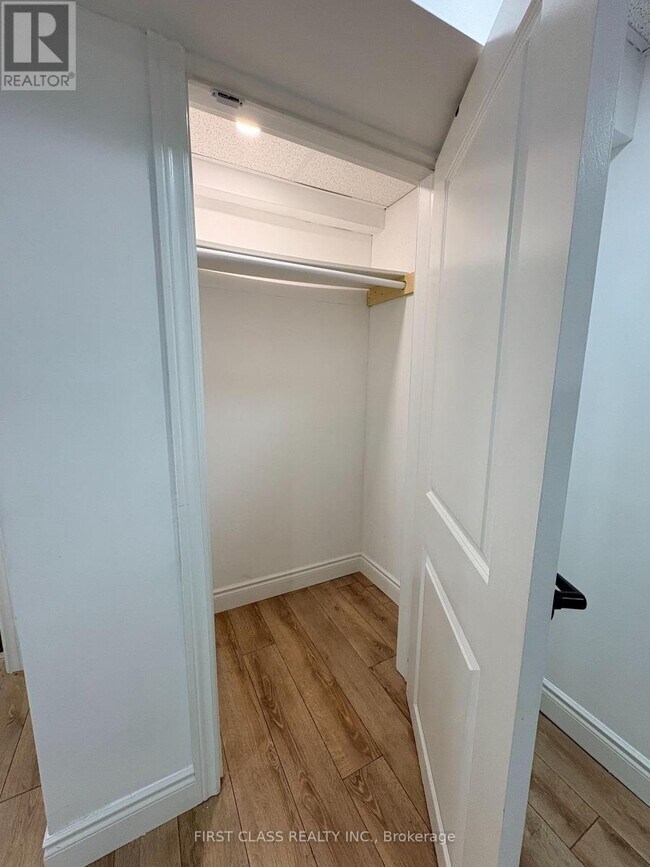 Photo - 90 Archdekin Dr