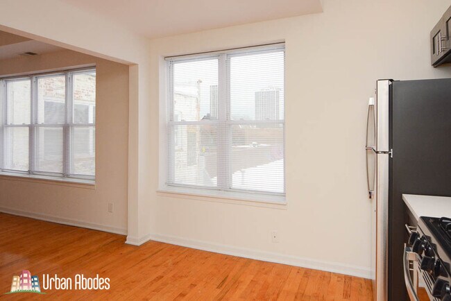 Photo - 1555 N Mohawk St Unidad 3C