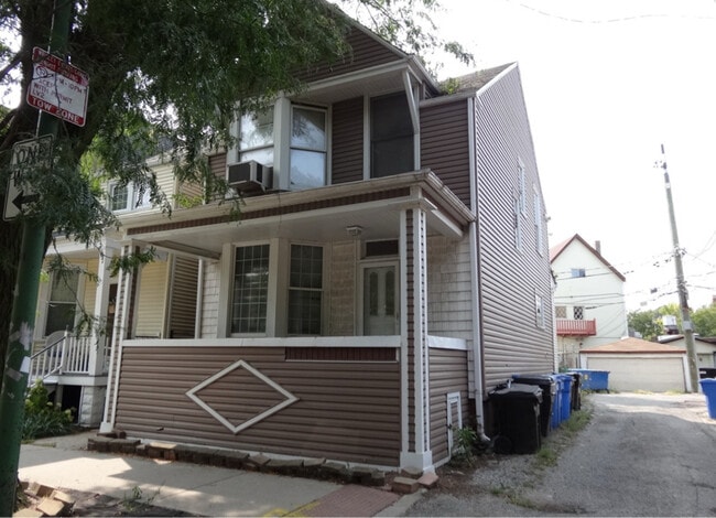 Building Photo - 3542 N Hermitage Ave Rental