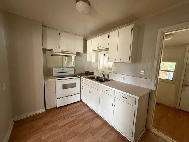 Photo - 124 Stadium St SW