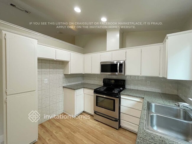 Photo - 160 Hawthorne Dr